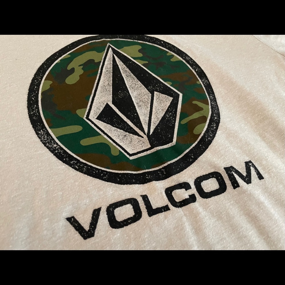 Brand New WOT Volcom graphic tshirt